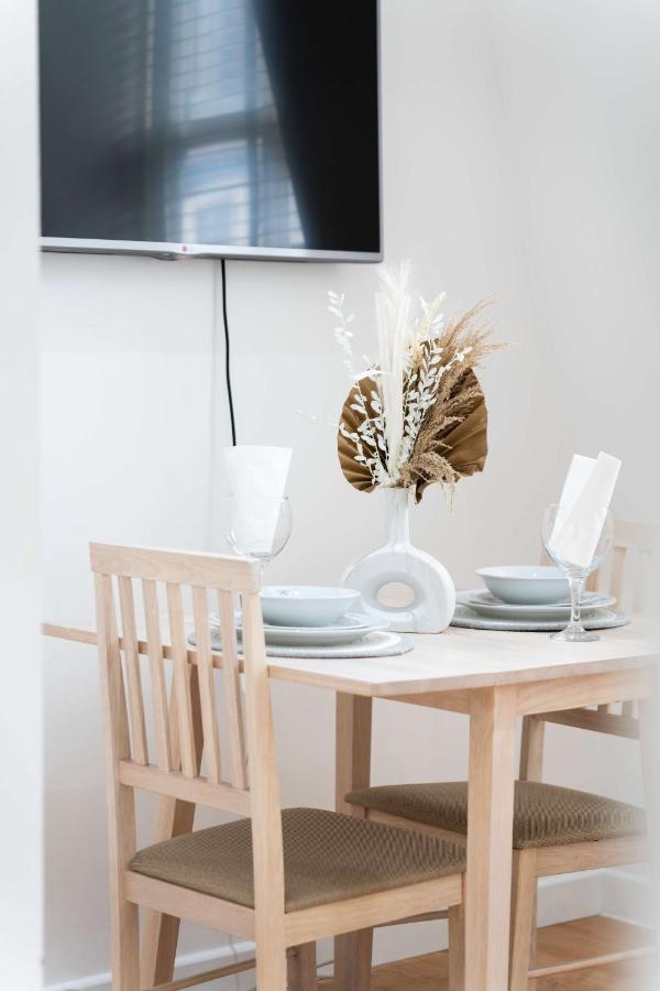 Livestay-Fabulous One Bed Apartments On Covent Garden ลอนดอน ภายนอก รูปภาพ